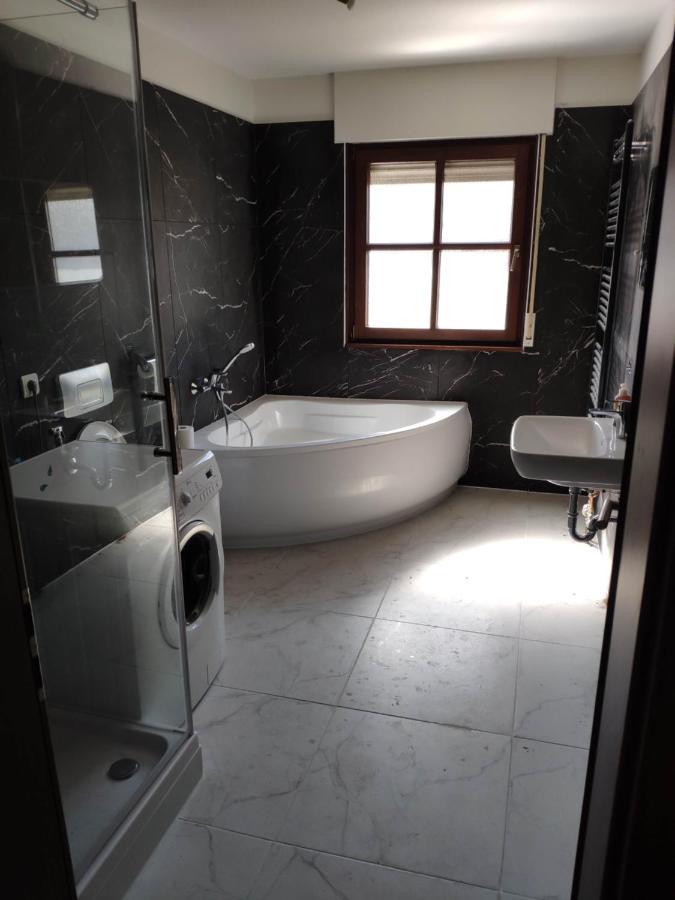 Ferienwohnung Mit 123Qm Fuer 8 Personen Mit Sehr Grossem Garten, Einfache Innen-Ausstattung ライプツィヒ エクステリア 写真